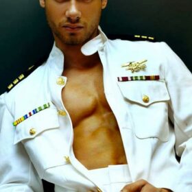 Chippendale uniforme marin